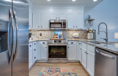 Tallahassee Condominio | Experience Modern Elegance: Luxurious Tallahassee Condo with Premier Amenities