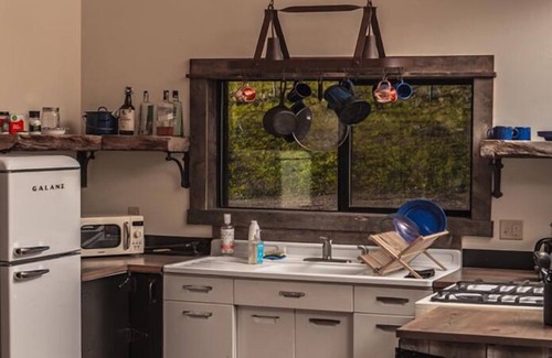 Beaverhead County Cabina | Experience Montana's Rustic Charm in the Big Hole Valley!