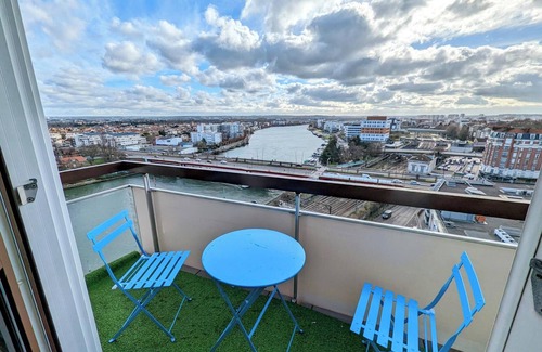 Les Gondoles Apartamento | Experience Parisian Living with Breathtaking Seine Views! 🌟4-8 People Family