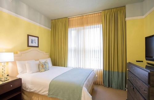 Goose Hollow Hotel | Experience Portland's Culture and Cuisine from a Vintage Hotel! Pet-friendly!