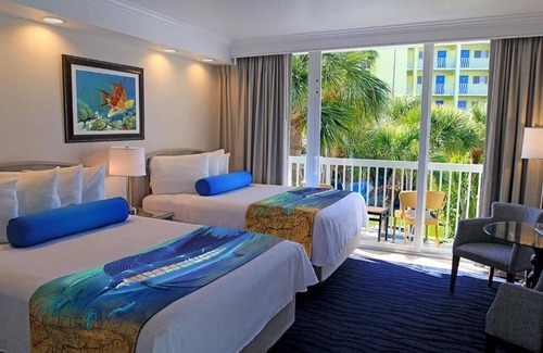 St. Pete Beach Hotel | Experience RumFish Beach: 4 Balcony Rooms Near Boca Ciega Bay & Dali Museum