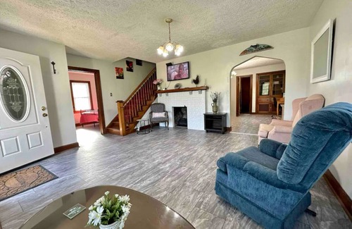 Bloomington Otro | Experience Rustic Charm: Stay at Trestle Creeks Original Farmhouse with Vrbo!