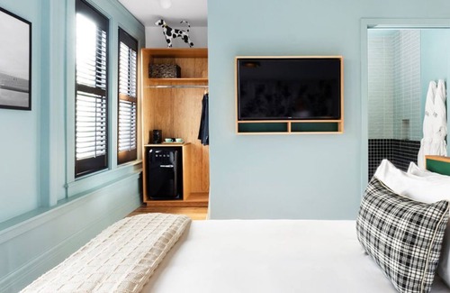 Buckman Neighborhood Casa | Experience Soothing Moments & Luxury! Pets Allowed, Near Pioneer Place