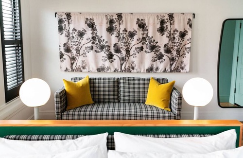 Buckman Neighborhood Apartamento | Experience Soothing Moments & Luxury! Pet-friendly, Near Lan Su Chinese Garden