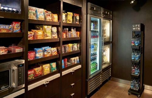 Brookfield Apartamento | Experience Soothing Moments & Luxury! 2 Spacious Units, Pool, Pet-friendly!