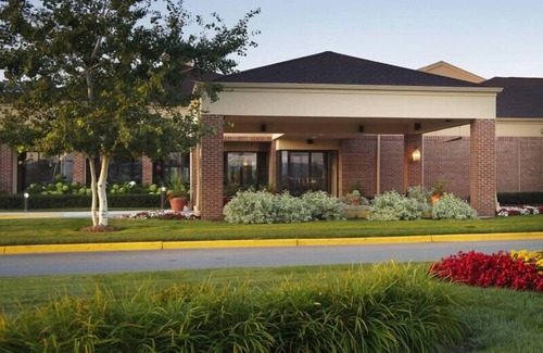 Brookfield Apartamento | Experience Soothing Moments & Luxury! 2 Spacious Units, Pool, Pet-friendly!