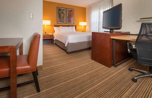 Charleston Hotel | Experience Southern Hospitality in the Heart of Charleston! Pool, Tennis Court!