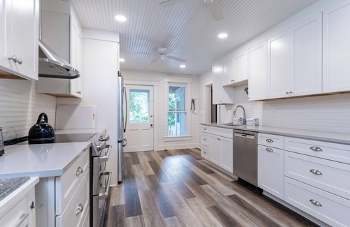 Ottawa Beach Casa | Experience spacious comfort at Pavillion Paradise - Pet Friendly