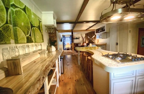 Caroga Lake Casa | Experience the Adirondacks with a Caribbean Flair! - Pet Friendly