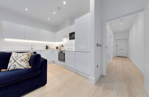 Canbury Apartamento | Experience the ambience and comfort of home for as long as you like.