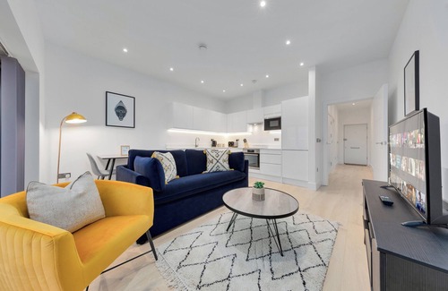 Canbury Apartamento | Experience the ambience and comfort of home for as long as you like.