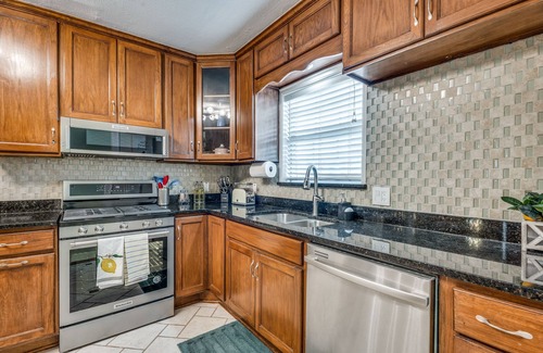 Oak Cliff Casa | Experience the best of Dallas-Near Bishop Art and DT Dallas.