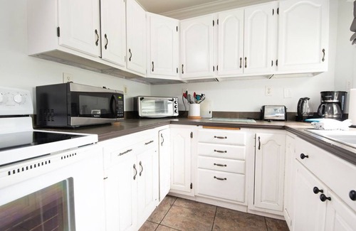 Lusby Casa | Experience the best of Southern Maryland at the Calvert Cliffs Cottage.