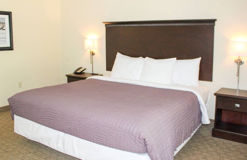 Kelleys Island Casa | Experience the cozy Vineyard Suite just steps away from the beach 122