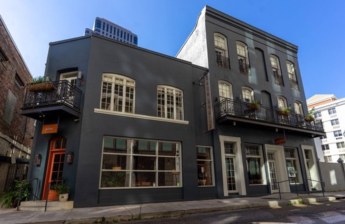 Central Business District Casa | Experience the Charm of New Orleans from a Deluxe Room at Selena Catahoula Hotel