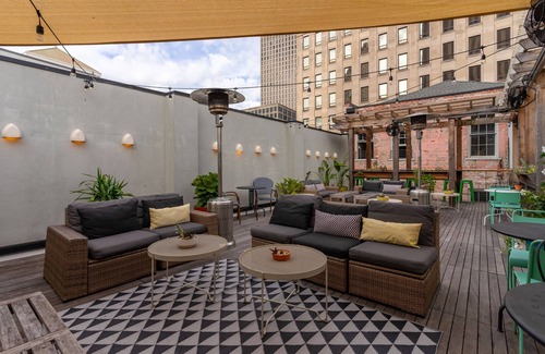 Central Business District Casa | Experience the Charm of New Orleans from a Deluxe Room at Selena Catahoula Hotel