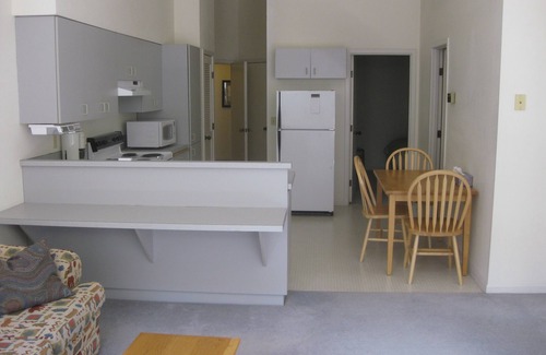 Central Area Apartamento | ¡Experimenta el encanto de Living Downtown! Wifi, restaurantes, tiendas, parques, vino!