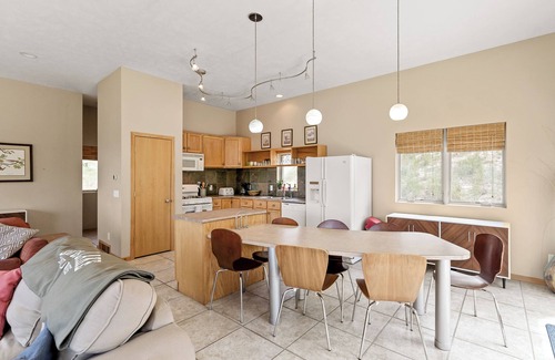 Shelby Casa | Experience the charm of Great Lakes Villa - with stunning lake views.