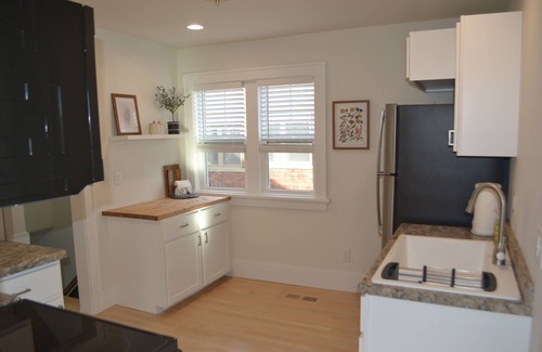 Wausau Apartamento | Experience the charm of Wausau, Wisconsin in this Historic Upper-Level Apartment
