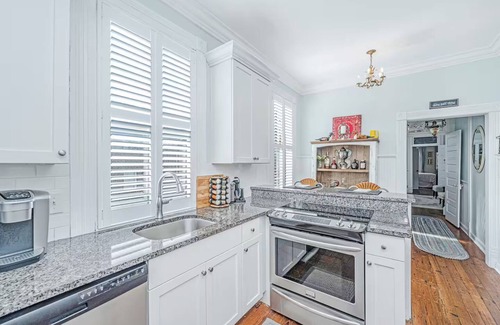 Harleston Village Condominio | Experience the Heartbeat of Charleston on Queen Street