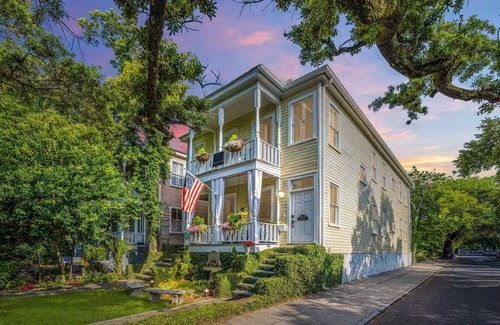 Harleston Village Condominio | Experience the Heartbeat of Charleston on Queen Street