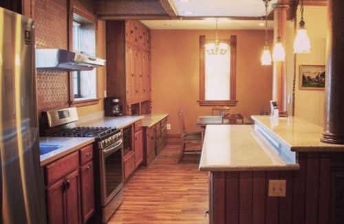 West Central Apartamento | Experience the Heart of Downtown Fort Wayne feel right at home 3-bdrm with patio