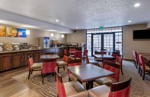 North Central Evergreen Casa | Experience the magic of the Rockies at our cozy Evergreen room!!