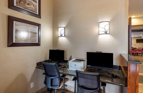 North Central Evergreen Casa | Experience the magic of the Rockies at our cozy Evergreen room!!