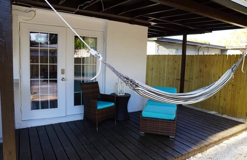 Carver City - Lincoln Gardens Apartamento | This room is a 1 bedroom(s), 1 bathrooms, located in Tampa, FL.