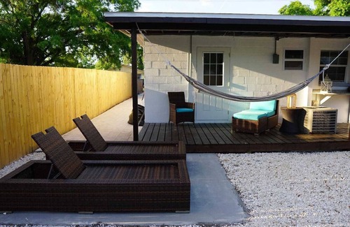 Carver City - Lincoln Gardens Apartamento | This room is a 1 bedroom(s), 1 bathrooms, located in Tampa, FL.
