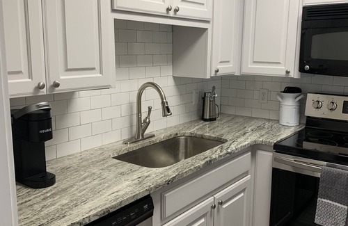Mid America Condominio | Experience the Ultimate Getaway in Hot Springs' premier Condo with Lake Views