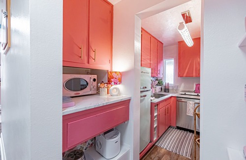 Idaho Falls Cabaña | Experience the unique charm centrally located at PINK BLOOM COTTAGE!