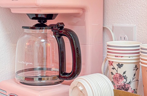 Idaho Falls Cabaña | Experience the unique charm centrally located at PINK BLOOM COTTAGE!