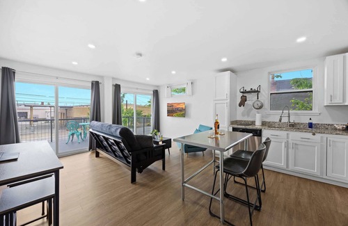 Phoenix Hill Apartamento | Experience the Unique Re-Nu Shipping Container #2
