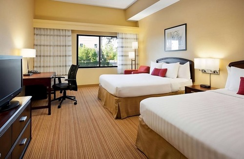 Las Vegas Hotel | Experience the world-famous Las Vegas Strip! W/ Pool, Parking Access!