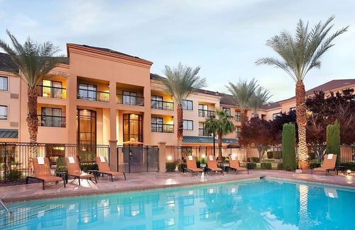 Las Vegas Hotel | Experience the world-famous Las Vegas Strip! W/ Pool, Parking Access!