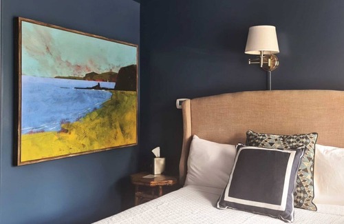 Lenox Cama Y Desayuno | Experience Timeless Elegance in The Edith Wharton Room!