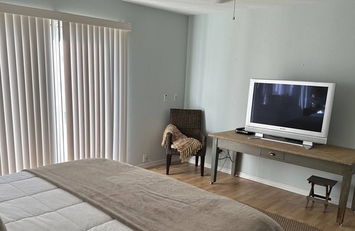 Elizabeth Casa | EXPERIENCE TOTALITY AT THE LAKE!