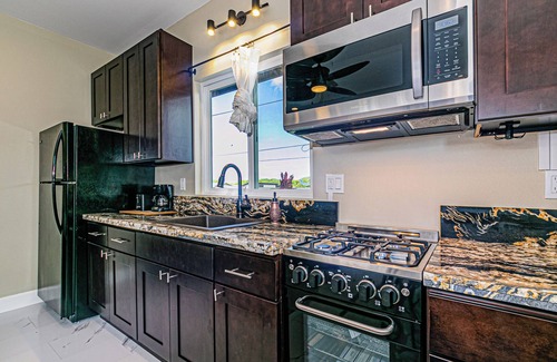 Hilo Apartamento | Experience Tropical Tranquility: Luxury Studio Home in Hilo!