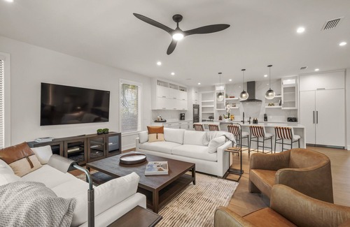 Saint Armands Key Casa | Experience Ultimate Relaxation at The Sandcastle, a New Luxury Home in Lido Key!