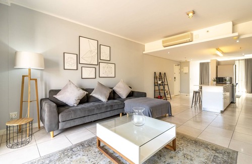 Victoria and Alfred Waterfront Apartamento | Experience Uninterrupted Comfort Fully Furnished 2br Flat Free From Loadsheding