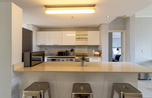 Victoria and Alfred Waterfront Apartamento | Experience Uninterrupted Comfort Fully Furnished 2br Flat Free From Loadsheding