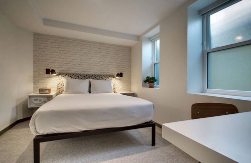 Foggy Bottom Hotel | Experience Vibrant D.C.: Convenient Room Close National Mall