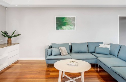 Chain Valley Bay Casa | Experience Waterfront Paradise at Our Sunset Lakehouse