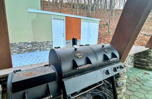Stroudsburg Casa | Experience you’ve been waiting for! Enjoy this unique luxurious getaway!