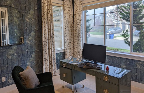 Sammamish Casa | Expertly Decorated Smart-Home with Mountain Views
