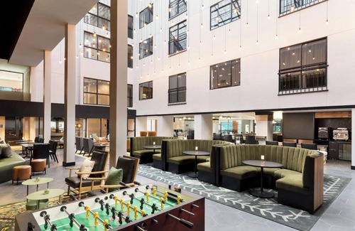 Brookline Hotel | Explore and Unwind in a Beacon Street! Close to Coolidge Corner Theatre