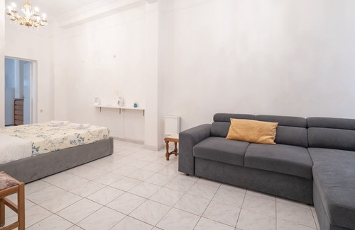Vyronas Apartamento | Explore Athens from a Vibrant Neighbourhood Apt .