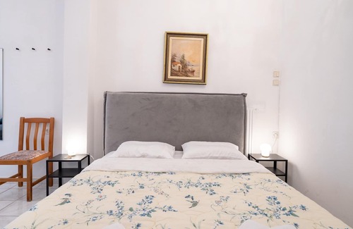 Vyronas Apartamento | Explore Athens from a Vibrant Neighbourhood Apt .