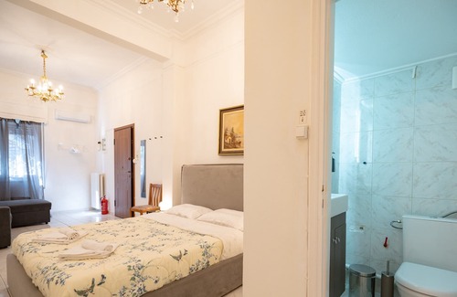 Vyronas Apartamento | Explore Athens from a Vibrant Neighbourhood Apt .